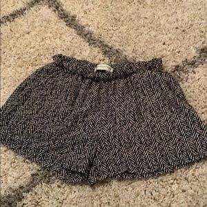 black and white pattern Pants Store shorts!!